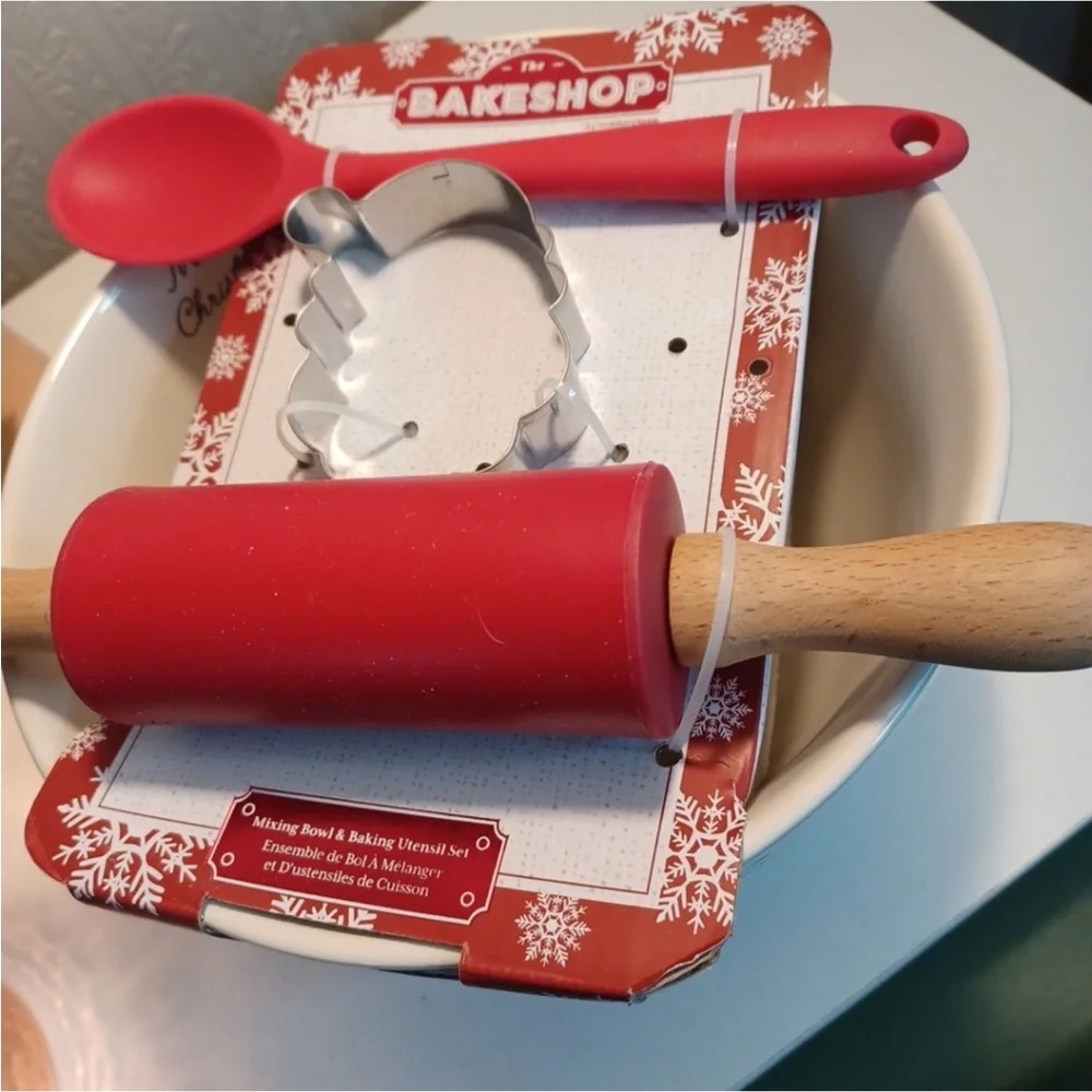 Festive Santa Mixing Bowl Set with Utensils - Picture 5 of 7